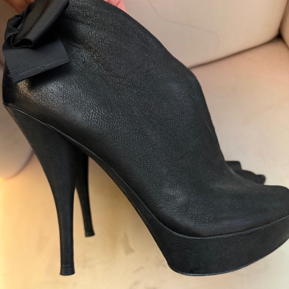 Vera Wang Royce Peep Toe Booties with Fabric Bow in Gross grain leather Size 10
